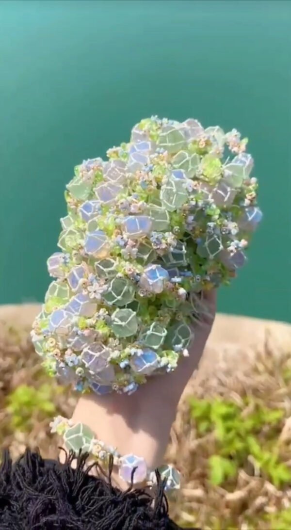 A woven bracelet full of spring atmosphere