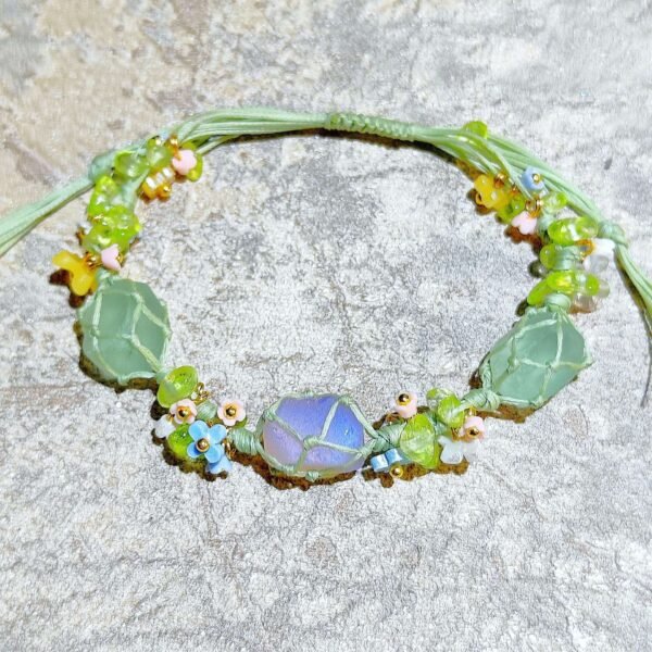 A woven bracelet full of spring atmosphere